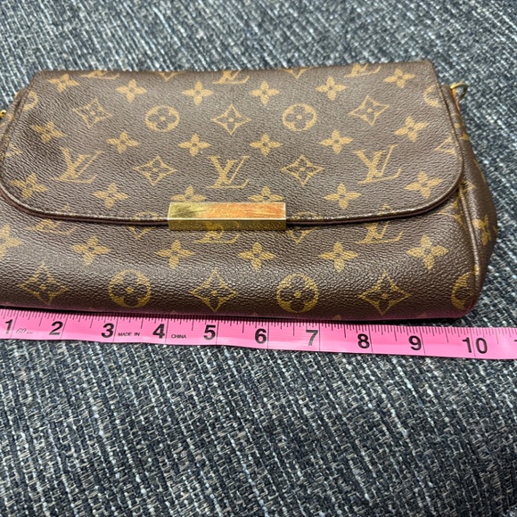 Louis Vuitton Monogram Favorite MM - Picture 12 of 15